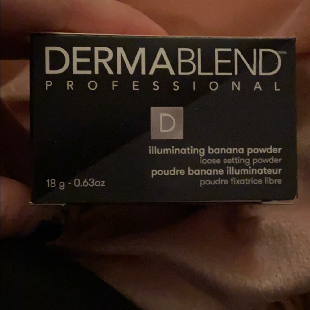 NIB FULL SIZE DERMABLEND POWDER